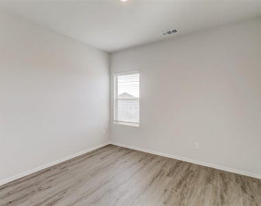5528 Calm Waters Court - Photo Thumbnail 11
