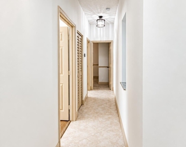 6841 Nw 81st Court - Photo Thumbnail 17