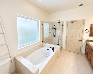 6841 Nw 81st Court - Photo Thumbnail 15