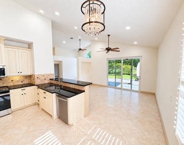 6841 Nw 81st Court - Photo Thumbnail 3