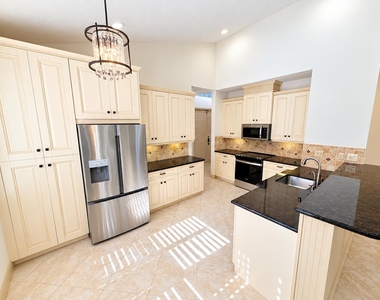 6841 Nw 81st Court - Photo Thumbnail 2