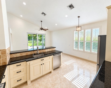 6841 Nw 81st Court - Photo Thumbnail 4