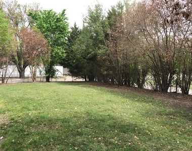 1601 Meridian Way - Photo Thumbnail 14