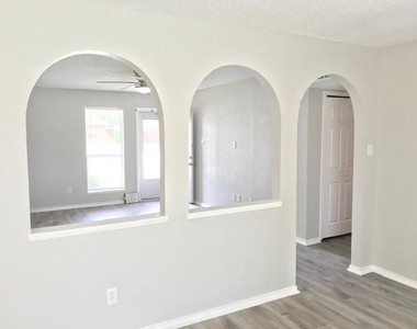 1601 Meridian Way - Photo Thumbnail 5