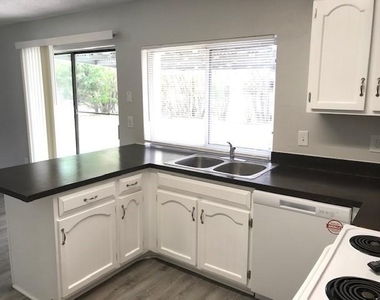 1601 Meridian Way - Photo Thumbnail 8
