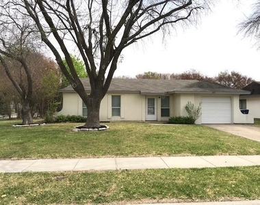 1601 Meridian Way - Photo Thumbnail 2