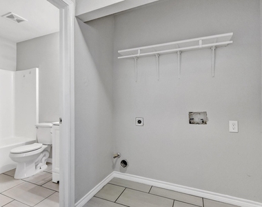 914 W Houston Street - Photo Thumbnail 13