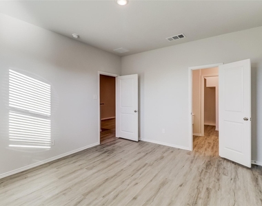 1300 Esther Lane - Photo Thumbnail 8