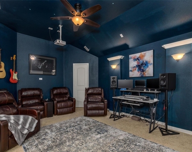 3513 Bans Crown Boulevard - Photo Thumbnail 24