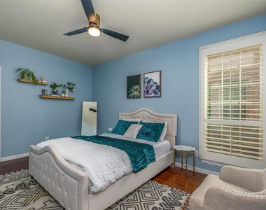 3513 Bans Crown Boulevard - Photo Thumbnail 7