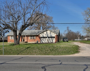 117 N Broadway Street - Photo Thumbnail 3