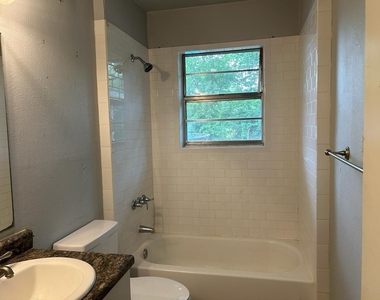 117 N Broadway Street - Photo Thumbnail 7