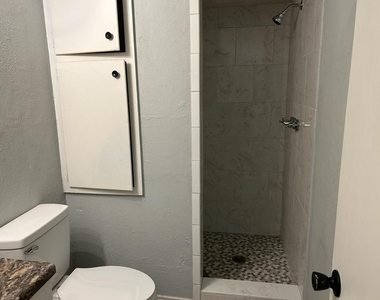 117 N Broadway Street - Photo Thumbnail 9