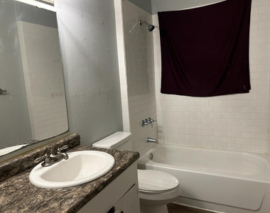 117 N Broadway Street - Photo Thumbnail 8