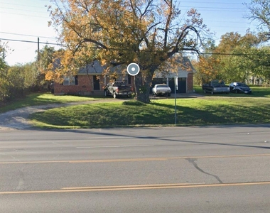 117 N Broadway Street - Photo Thumbnail 2