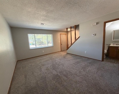 2616 Elwood Drive - Photo Thumbnail 3