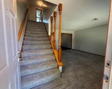2616 Elwood Drive - Photo Thumbnail 4