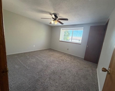 2616 Elwood Drive - Photo Thumbnail 5