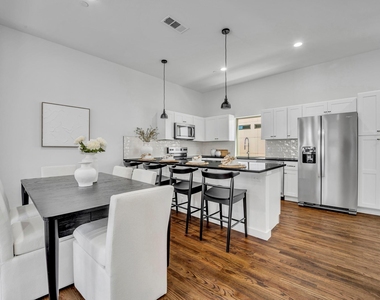 5806 Bryan Parkway - Photo Thumbnail 7