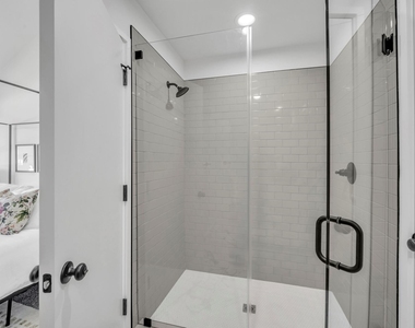 5806 Bryan Parkway - Photo Thumbnail 24