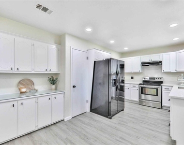 512 Morgan Drive - Photo Thumbnail 22