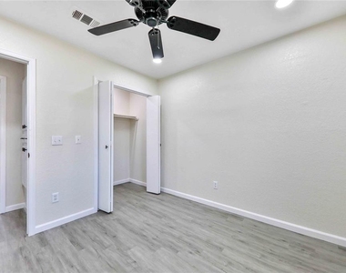512 Morgan Drive - Photo Thumbnail 34