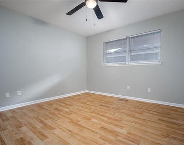 2321 Nw 48th Street - Photo Thumbnail 8