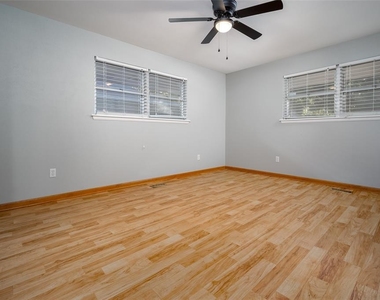 2321 Nw 48th Street - Photo Thumbnail 4