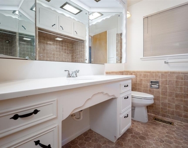2321 Nw 48th Street - Photo Thumbnail 1