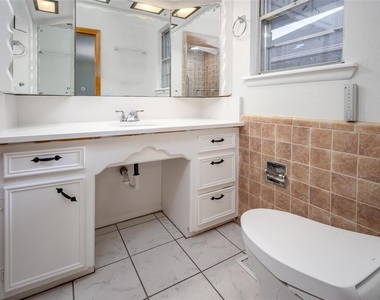 2321 Nw 48th Street - Photo Thumbnail 6