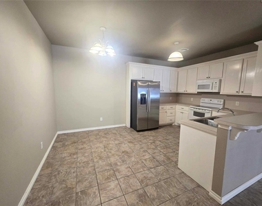 25 Nw 155th Street - Photo Thumbnail 3