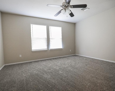2705 Nw 187th Terrace - Photo Thumbnail 17