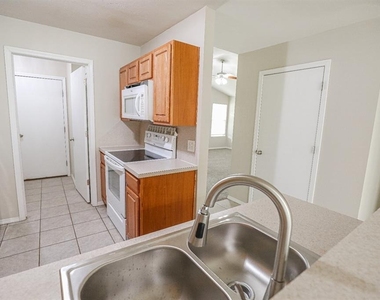 2705 Nw 187th Terrace - Photo Thumbnail 10