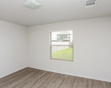 3905 Job Drive - Photo Thumbnail 10