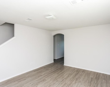 3905 Job Drive - Photo Thumbnail 5