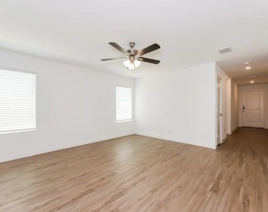 7132 Landings Edge Road - Photo Thumbnail 2