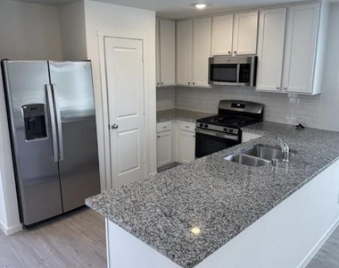 7132 Landings Edge Road - Photo Thumbnail 4