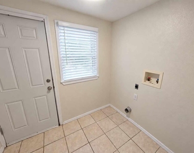 1129 Nw 82nd Street - Photo Thumbnail 10