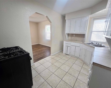 1129 Nw 82nd Street - Photo Thumbnail 5