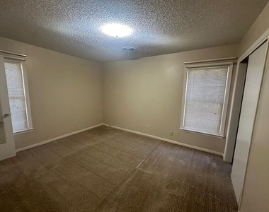 3124 Sandefer Street - Photo Thumbnail 8