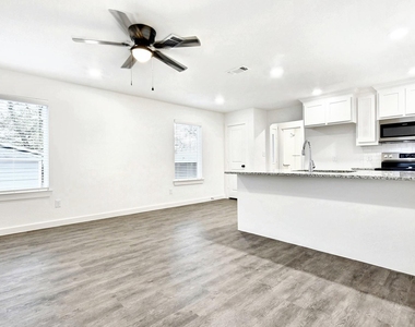 319 E Hull Street - Photo Thumbnail 6