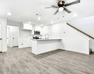 319 E Hull Street - Photo Thumbnail 2
