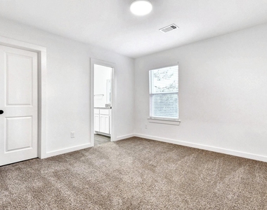 319 E Hull Street - Photo Thumbnail 12