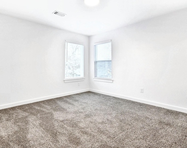319 E Hull Street - Photo Thumbnail 10