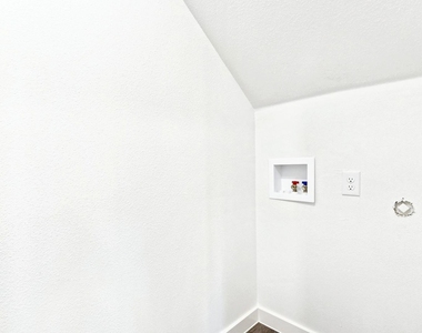 319 E Hull Street - Photo Thumbnail 18