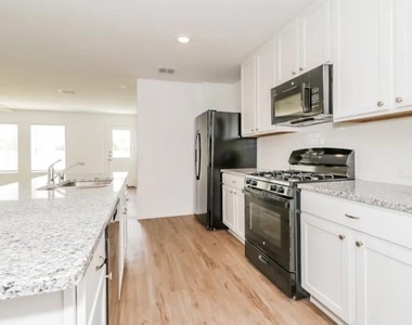 7124 Landings Edge Road - Photo Thumbnail 4