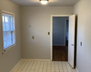 1103 Bedford Drive - Photo Thumbnail 2