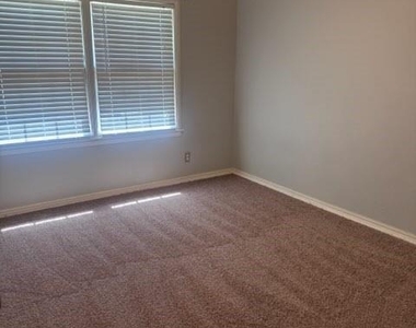 1103 Bedford Drive - Photo Thumbnail 6