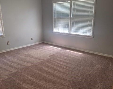 1103 Bedford Drive - Photo Thumbnail 4