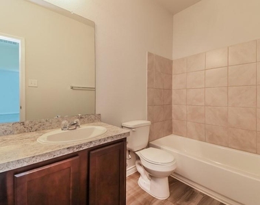 1305 Mallard Cove - Photo Thumbnail 11